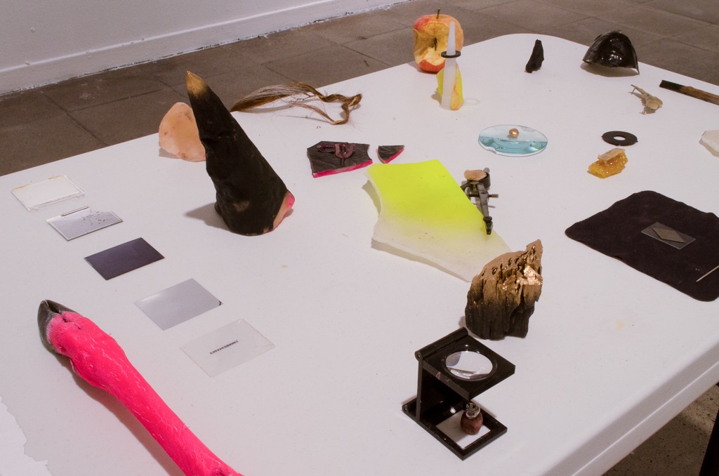 Mobil Ave 4, 2016, ephemeral installation, objects in decomposition on a table, by Daniel Perez Coronel