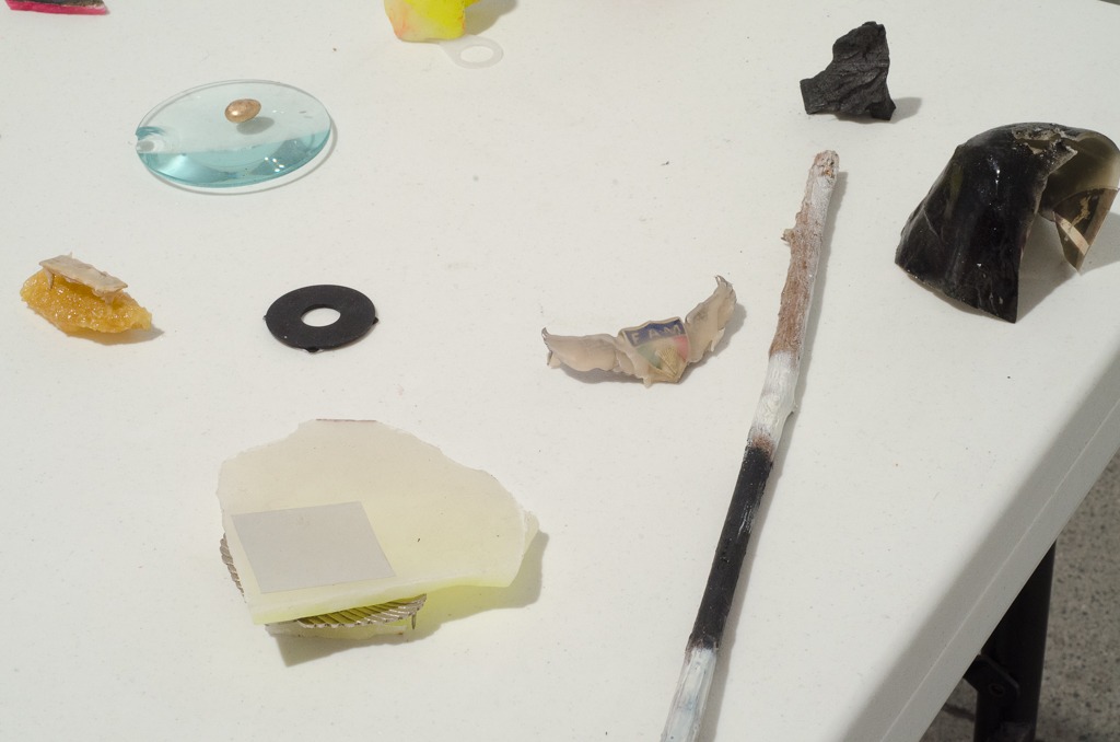 Mobil Ave 4, 2016, ephemeral installation, objects in decomposition on a table, by Daniel Perez Coronel