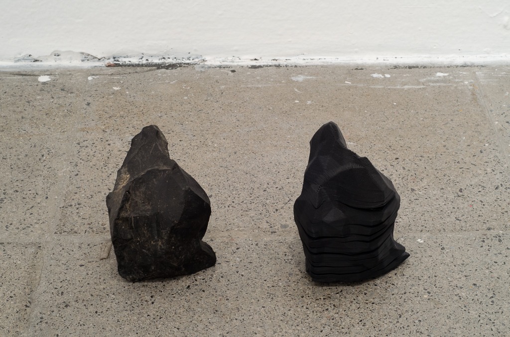 Mobil Ave 4, 2016, ephemeral installation, objects in decomposition on a table, by Daniel Perez Coronel