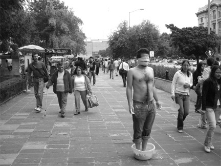 Ni los veo, ni los oigo, 2007, street action, digital photograph, by Daniel Perez Coronel